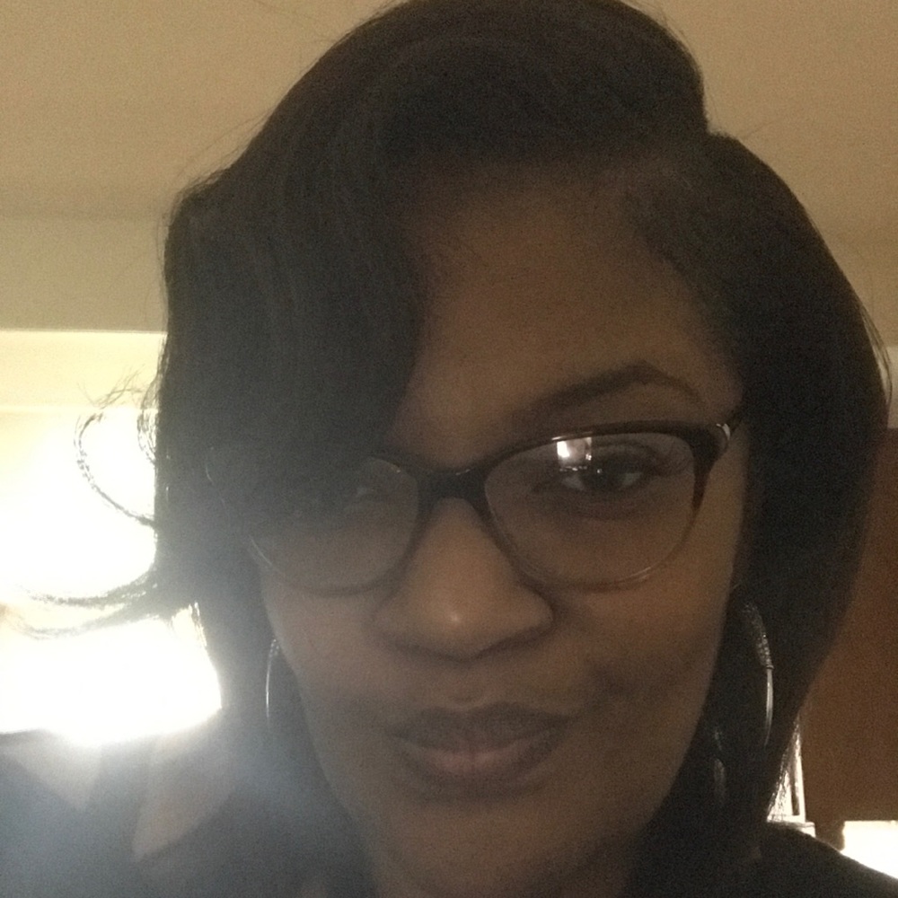 Meet your Posher, Damia
